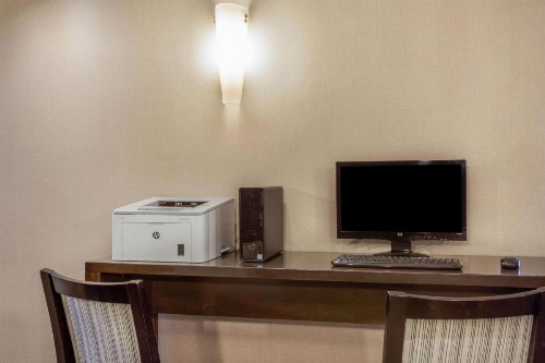 La Quinta Inn & Suites by Wyndham Binghamton - Johnson City image 11