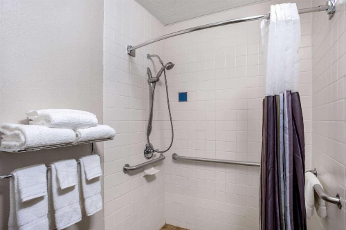 La Quinta Inn & Suites by Wyndham Binghamton - Johnson City image 29