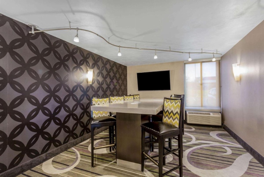 La Quinta Inn & Suites by Wyndham Binghamton - Johnson City Image 40